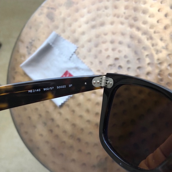 💯 Authentic Ray-Ban Wayfarer Sunglasses 😎 - Picture 4 of 6